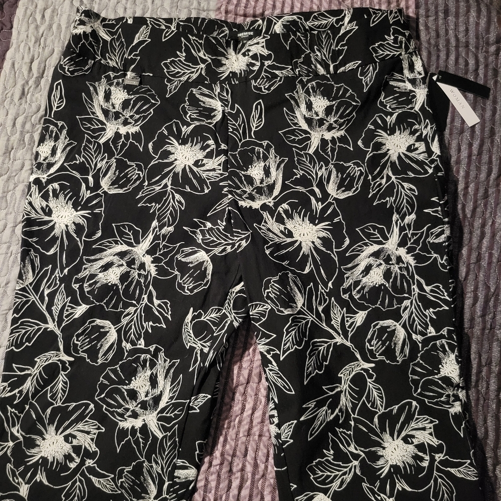 Premise bengaline  Capri stretchy black pants white flowers 2xl nwt